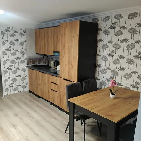 Apartment Z Ogrodem Poranna Rosa *